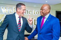 CNN Anchor, Richard Quest (left) engaging with Managing Director/CEO, Fidelity Bank, Nnamdi Okonkwo on SME lending and leveraging digital channels to deepen financial inclusion in Nigeria . . . Monday, February 17, 2020
