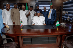 Buhari inspects Presidential Campaign Office