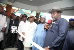 Bayelsa State Governor, Hon. Seriake Dickson (R), speaking June 20, 2018 during the commissioning of Annex 6 Secretariat Complex, executed by the Restoration Government at Ovum in Yenagoa. L-R: State Head of Service, Rev. Thomas Zidafamo,  Speaker of the State House of Assembly, Rt. Hon. Konbowei Benson, Deputy Governor, Rear Admiral Gboribiogha John Jonah retd., and Ex-VP, Alhaji Atiku Abubakar. Photo by Lucky Francis.