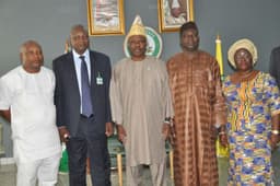  Governor Ibikunle Amosun of Ogun State (middle), his Deputy, Chief (Mrs.) Yetunde Onanuga (right), National Project Coordinator for Rural Access & Mobility Project (RAMP), Engr. Ularamu Ubandoma (2nd left), Project Accountant of RAMP, Mallam Bello Argungu (2nd right) and Infrastructure Engineer of RAMP, Engr. Taiye Tehinse during a courtesy visit of RAMP leadership to the governor in Abeokuta...yesterday 