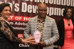 It was a night of fun, glamour and intellectual feast as the Nigerian Online Merit Award (NiOMA) lands with a BANG! The event was held on 13th July 2018 at the Function Suite of Lagos Sheraton Hotel, Ikeja. Photo shows Awardees receiving their various awards.