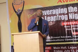 It was a night of fun, glamour and intellectual feast as the Nigerian Online Merit Award (NiOMA) lands with a BANG! The event was held on 13th July 2018 at the Function Suite of Lagos Sheraton Hotel, Ikeja. Photo shows Leo Stan Ekeh who held the audience as he discussed about critically X-rayed topical ICT issues facing the Nigerian nation and highlighted how the online revolution could be leveraged to leapfrog the countryâ€™s development.