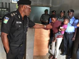 The Commissioner of Police Lagos State, CP Fatai Owoseni, warned and directed the release of this young lady with her baby for stealing plantain at Agbowa Police Station. CP also gave her N10,000.

