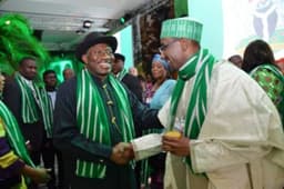 JONATHAN, SANUSI EXCHANGE PLEASANTRIES: 
President Goodluck Jonathan exchanging pleasantries with CBN Governor, Mr Sanusi Lamido Sanusi, at the â€˜Nigeria Nightâ€™ during the World Economic Forum . . . last week in Davos, Switzerland.
