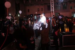 Naeto C performing to the delight of the crowd at the yudala zero gravity held at landmark centre Oniru Lagos State.