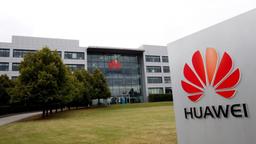 Britain bows to US pressure, bans Chinaâ€™s Huawei