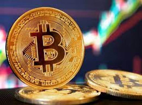 Bitcoin down 10%, crypto market loses $300B with new variant fear