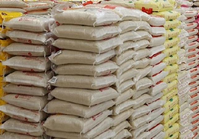 FCT residents groan over difficulty to access FG’s N40,000 rice