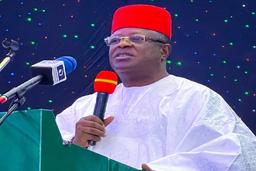 Construction workers slam Umahi over policy U-turns, project terminations 