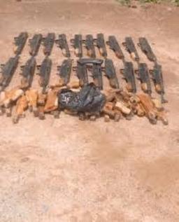 Police detain notorious gunrunner, recover 20 fabricated AK-47