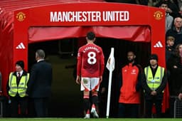 Tottenham beat 10-man Man Utd to up pressure on Ten Hag