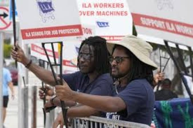 US dockworkers union to suspend strike after reaching tentative deal