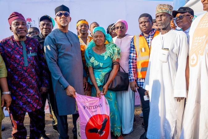 FG begins sale of subsidised rice in Ogun