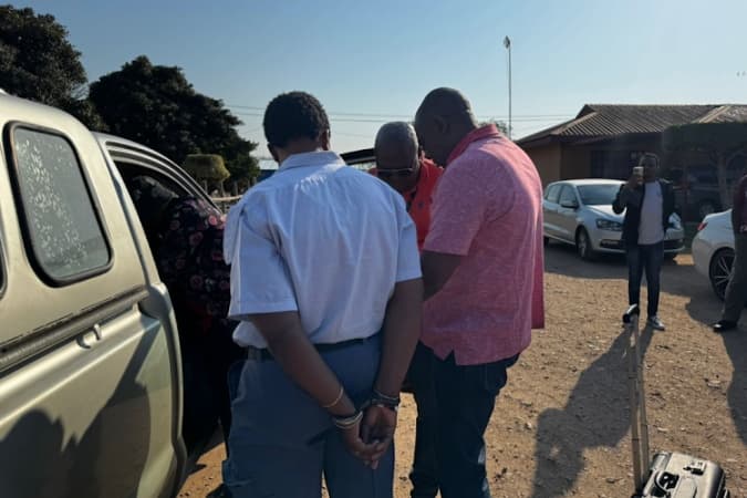 Police woman reportedly kills six over insurance payout