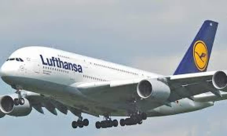 Lufthansa hit with record penalty for barring Jewish passengers