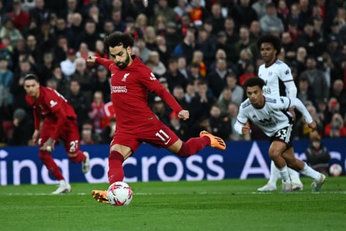 Premier League: Liverpool beat Chelsea to reclaim top spot