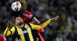 Mourinho sees red as Fenerbahce hold Man United in  Europa League