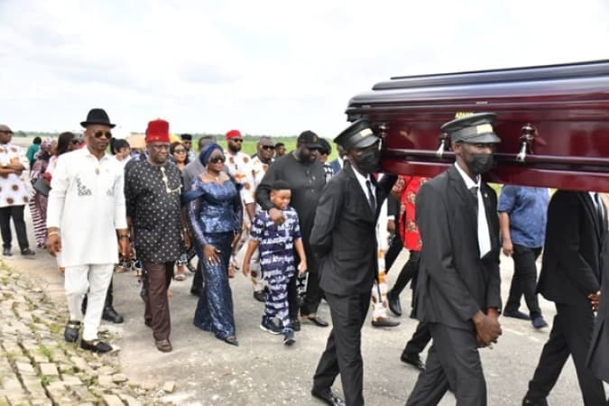 Iwuanyanwu’s corpse arrives for burial in Imo