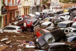 Spain mourns as death toll passes 150 in catastrophic floods 