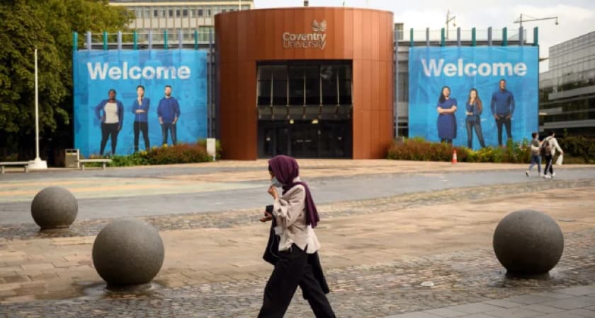 UK universities face funding ?crunch? as foreign students go elsewhere