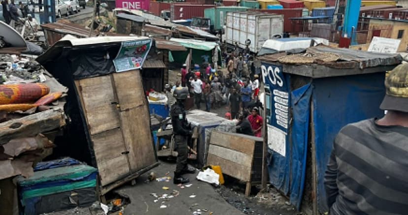 LASG dislodges illegal occupants under Eko Bridge