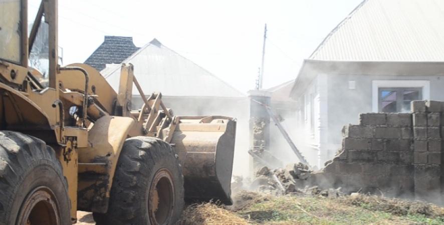 Ibadan: Residents grieve as Police, Court officials supervise demolition of illegal structures 