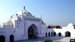 India?s top court weighs in on mosque?temple controversy