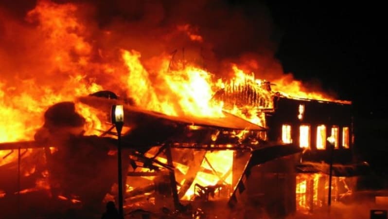 Customs officer, wife, four children die in midnight fire