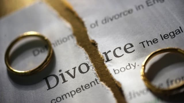 Woman seeks divorce 2 weeks after wedding