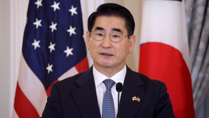 Ex-minister linked to martial law move attempts to take his life