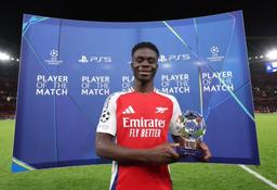 Saka strikes twice as Arsenal eye Champions League last 16