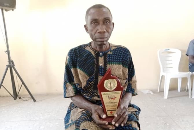 JUSUN honours gateman, other dedicated staff in Anambra