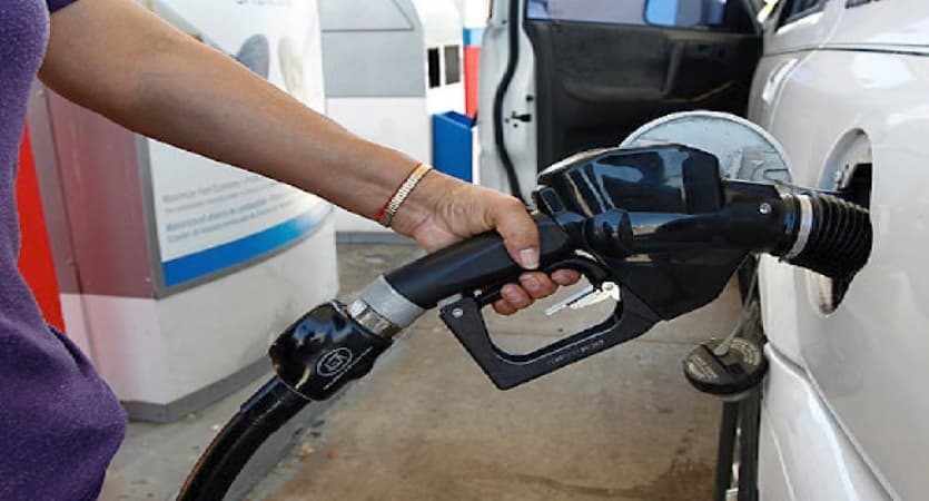 BREAKING: Oil marketers slash petrol price to N939.50 per litre