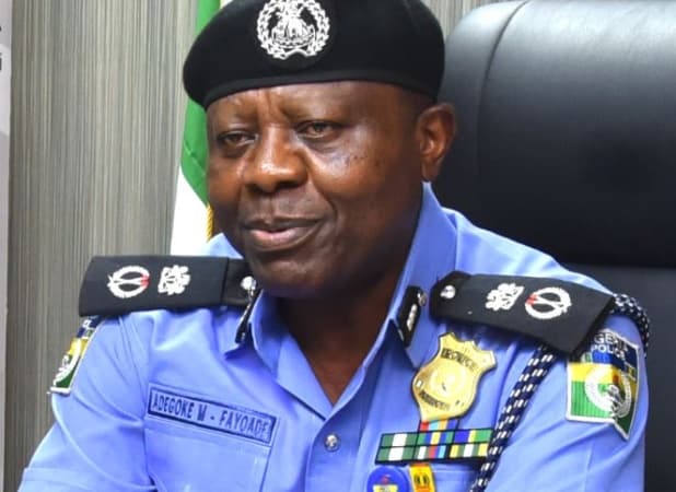 Police detain fake officer seeking bail for fraudsters