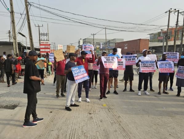 Lekki residents protest epileptic power supply 