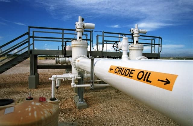 Nigeria?s 2 million bpd oil production target under threat ? CBN