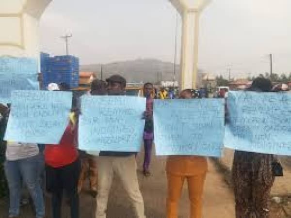 Ondo LG poll: Youths protest imposition of candidates, accuse APC of bias