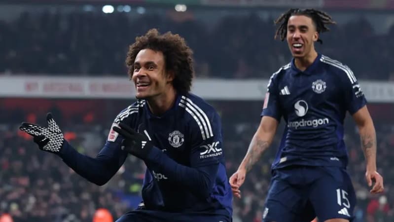 Ten-man Man Utd knock Arsenal out of FA Cup