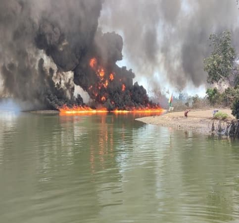 Residents flee as oil spill sparks fire in Rivers community