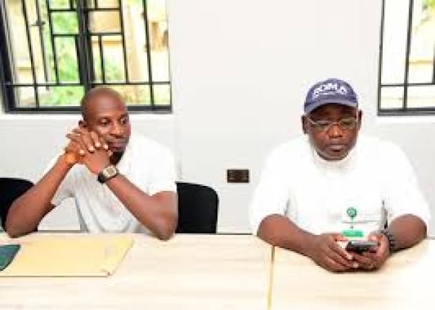 Governor?s aides fight over revenue collection