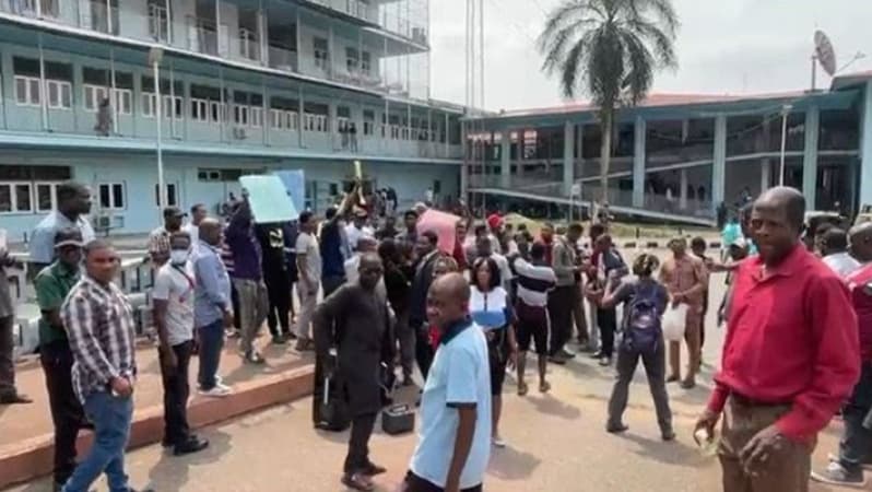 UCH Power Outage: UI medical students protest as minister visits