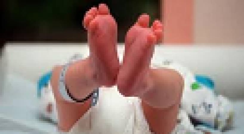 Teenage mother throws newborn baby to death from hotel window