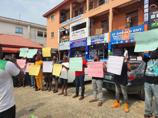 Gadget dealers protest N700m loss to robberies in Calabar