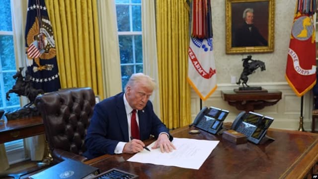 Trump $5 million 'gold card' plan sparks immigration confusion