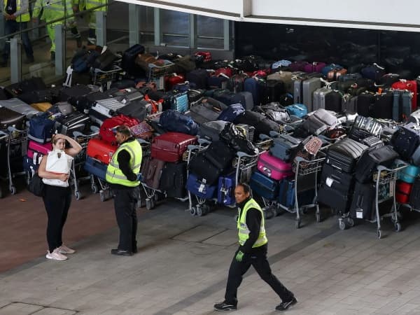 Hundreds of flights cancelled as strikes hit German airports