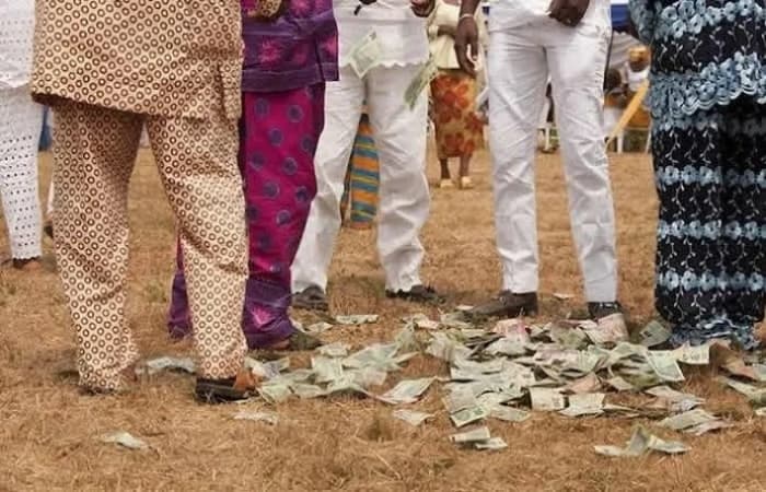 CBN, NSA go after naira hawkers, abusers