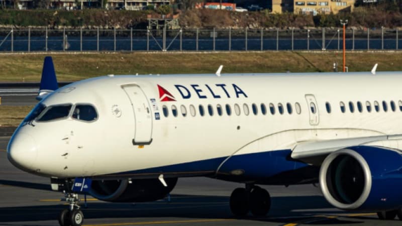 Man allegedly bites another passenger, assaults others on plane landing