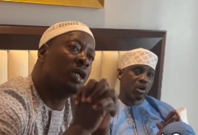 Pasuma, Taye Currency settle rift in Mecca