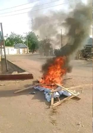 PDP supporters set billboards ablaze, vow to work against party over ?meagre? Ramadan package