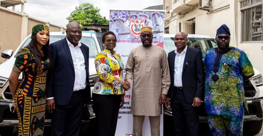  NNPC-SNEPCO donate vehicles, ambulance to boost security, healthcare in Lagos